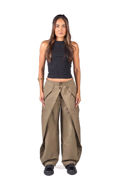 Double buttoned pleated pants