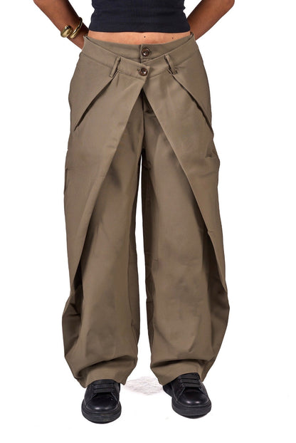 Double buttoned pleated pants