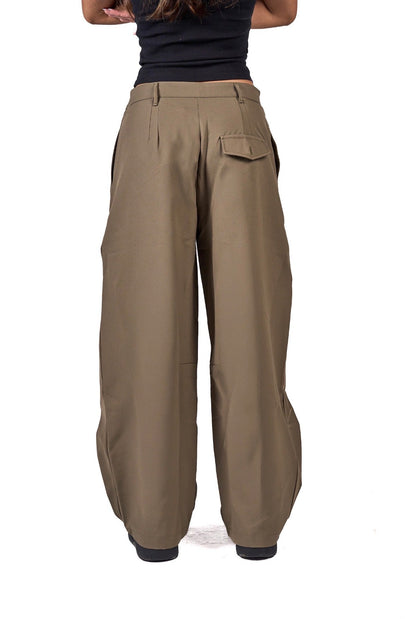Double buttoned pleated pants