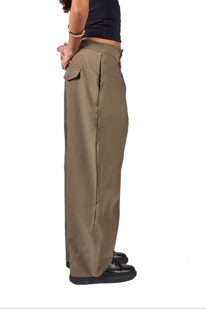 Double buttoned pleated pants
