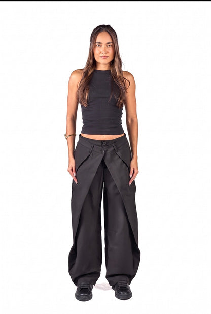 Double buttoned pleated pants