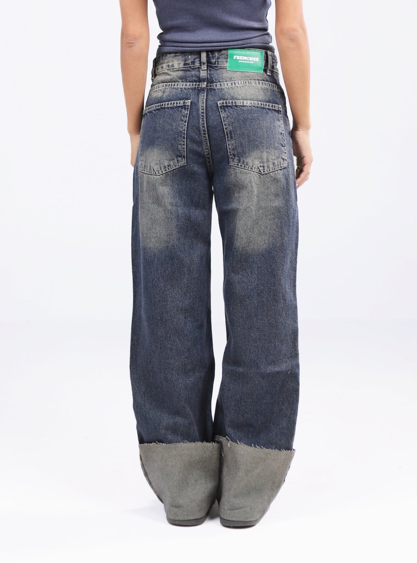 FOLDED JEANS