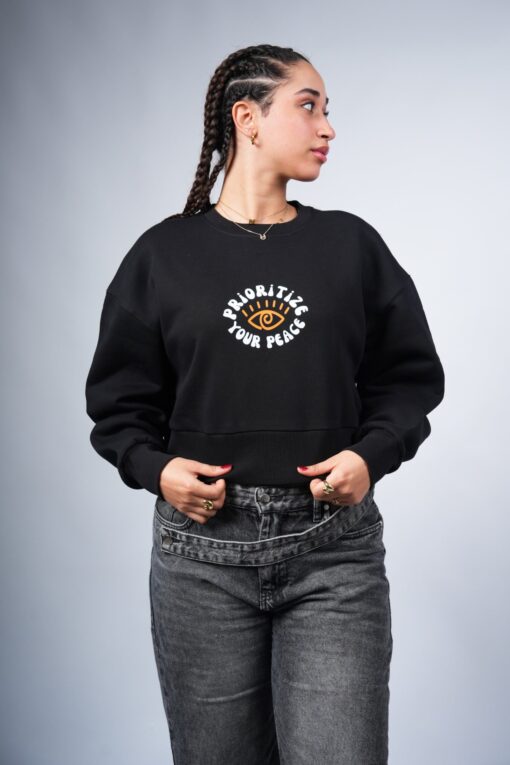 prioritize your peace cropped crewneck printed black - Image 2