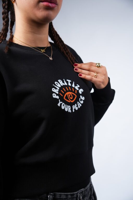 prioritize your peace cropped crewneck printed black - Image 6