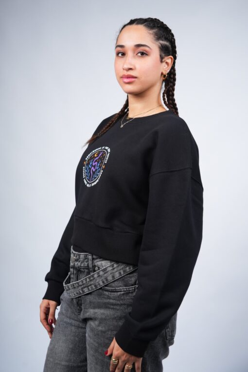 confidence is the best outfit cropped crewneck printed black - Image 8